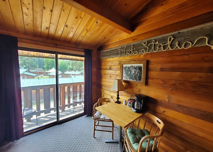 Pet Friendly hotel: Virginian Resort